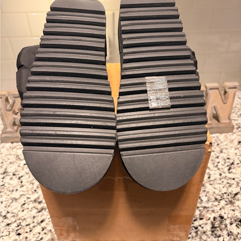 H&M Black Quilted Boots - Picture 4 of 5